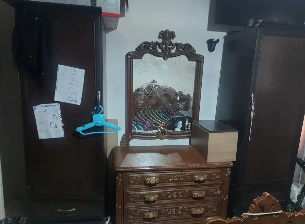 دوعددتخت خواب دونفره،،شامل، دراورباآینه،دوپاتختی|تخت و سرویس خواب|بومهن, |دیوار