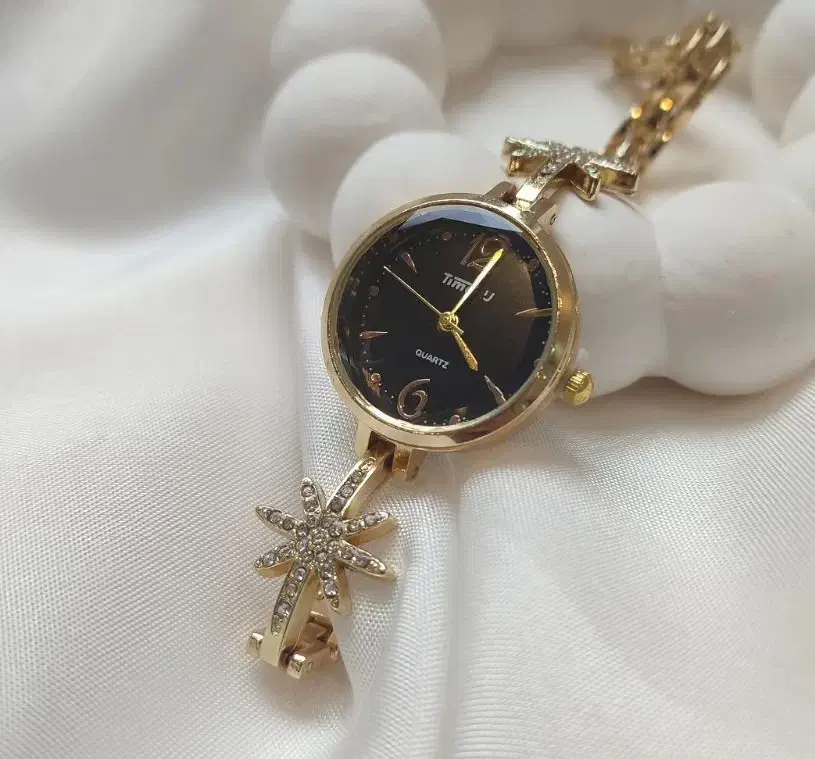 انواع مختلف ساعت و زیورالات|ساعت|رشت, گلسار|دیوار