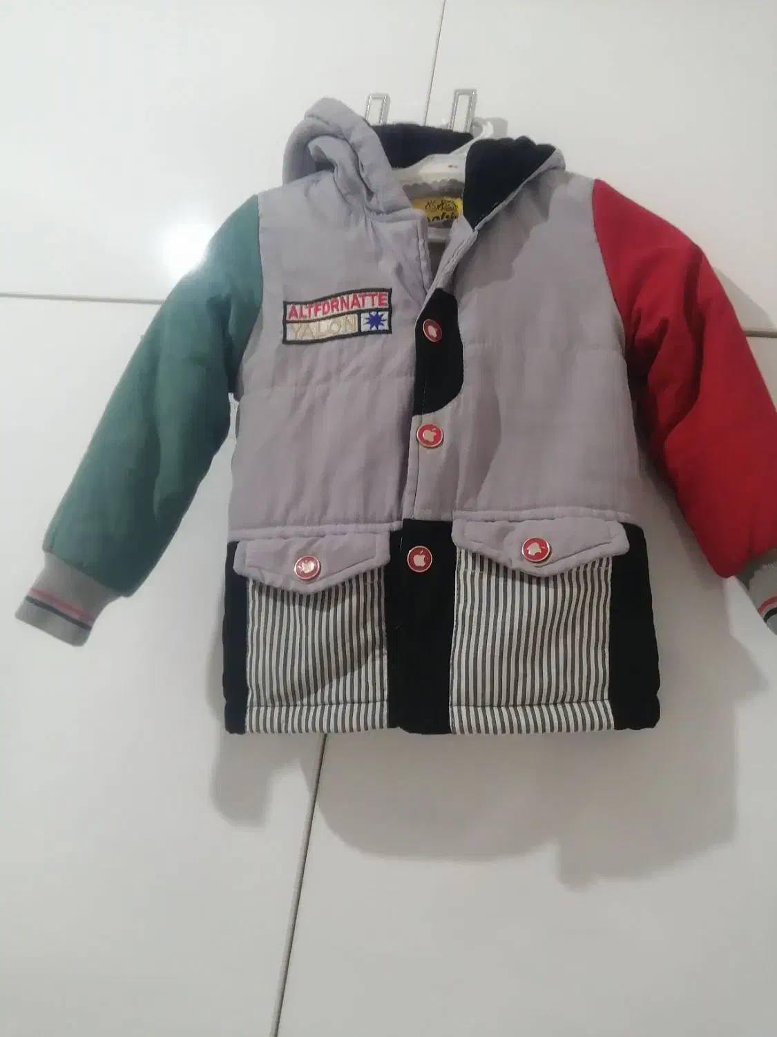 کاپشن سالم و زیبا|کفش و لباس بچه|سنندج, |دیوار