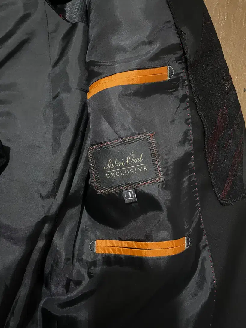 کت وشلوار|لباس|قم, باسکول|دیوار