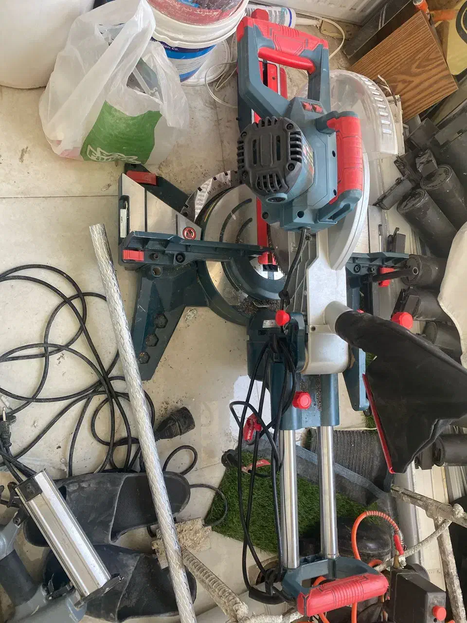 فارسی بر|ابزارآلات|رباط‌کریم, رباط‌کریم|دیوار