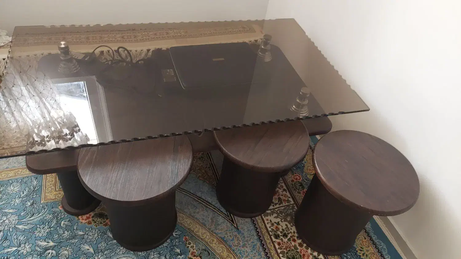 میزوسط به همراه۴ عددعسلی|مبلمان خانگی و میز عسلی|بندر امام خمینی, |دیوار