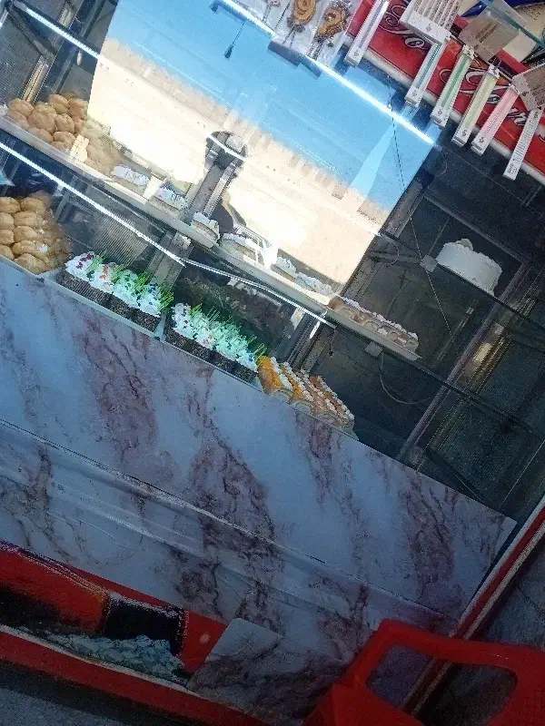 به دو نفر شاگرد ساده کار در قنادی|استخدام خدمات فروشگاه و رستوران|ایرانشهر, |دیوار