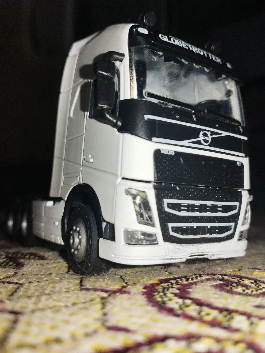 ولوو|اسباب‌‌بازی|رشت, پل تالشان|دیوار