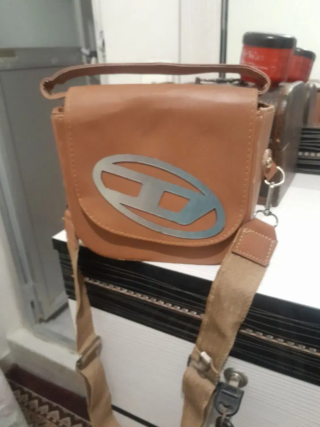 کیف|کیف، کفش، کمربند|قدس, شهر‌قدس|دیوار