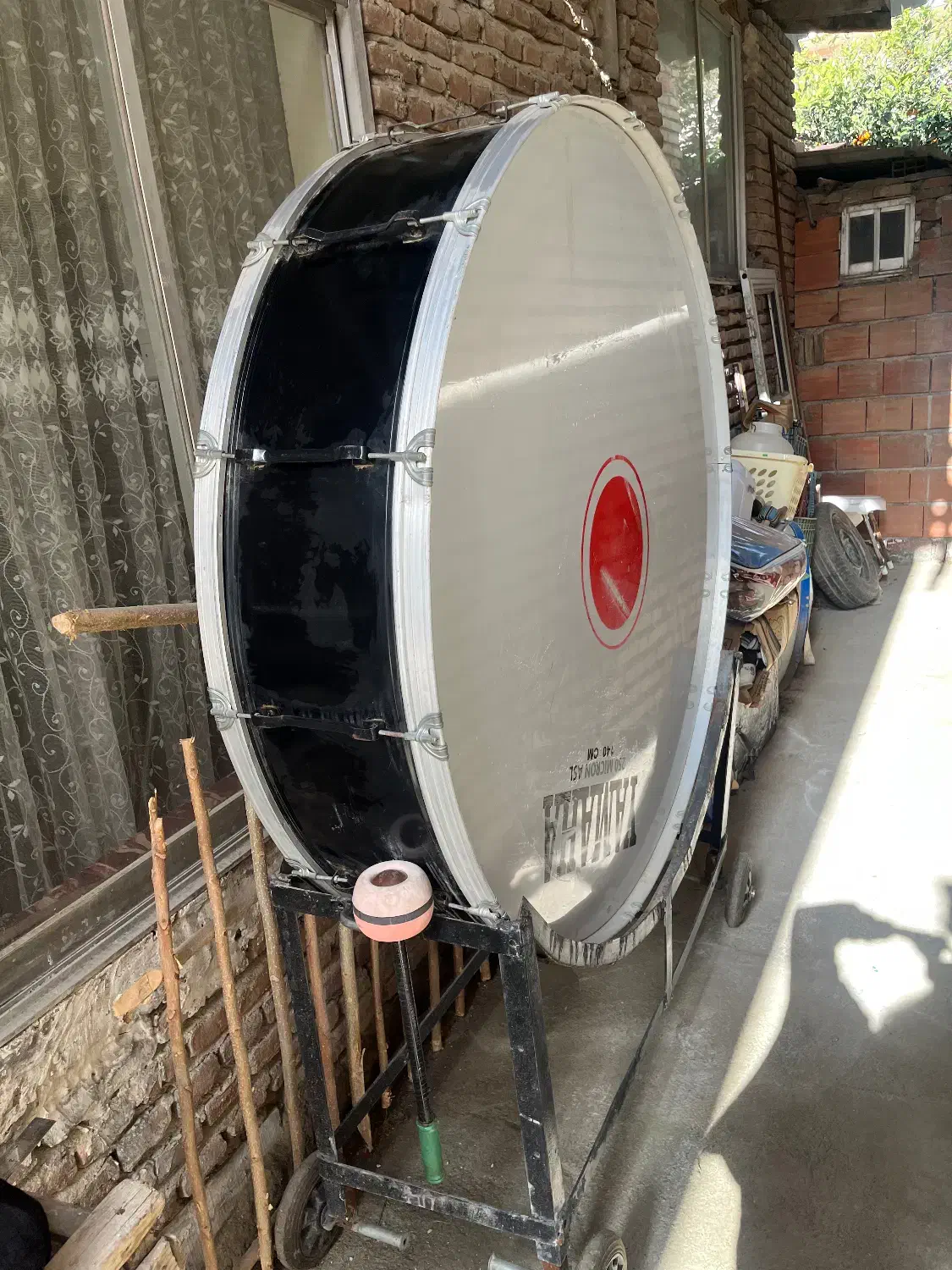 طبل با پایه|درام و پرکاشن|گلوگاه, |دیوار