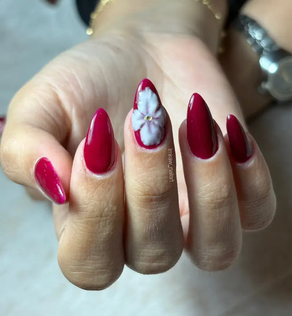 خدمات تخصصی ناخن و پدیکور|خدمات آرایشگری و زیبایی|رودسر, |دیوار