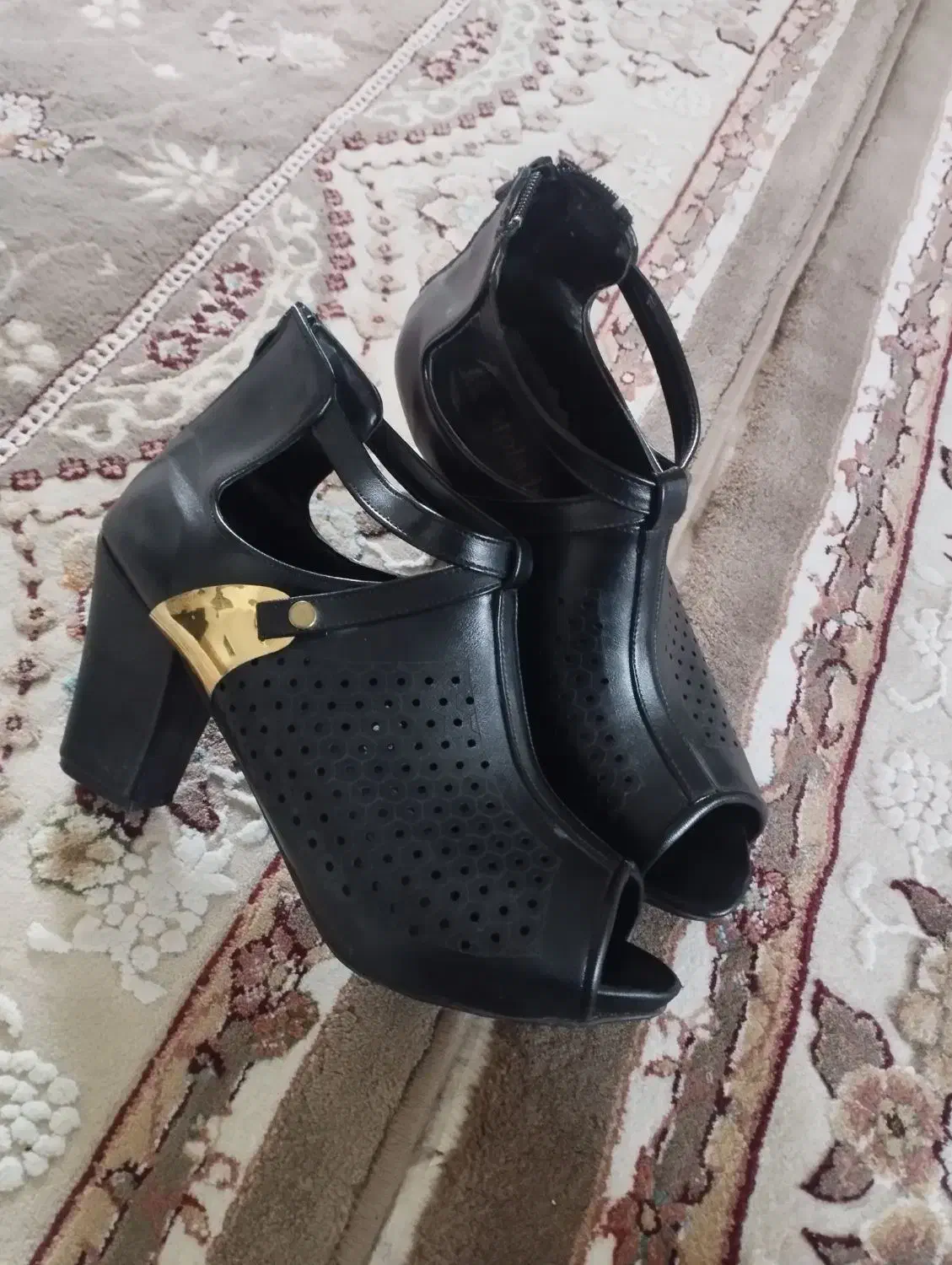 کفش پاشنه دار|کیف، کفش، کمربند|نقده, |دیوار