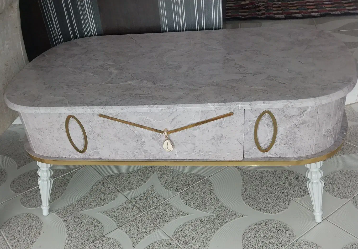 میز و سه عدد عسلی سالم و تمیز|مبلمان خانگی و میز عسلی|الیگودرز, |دیوار