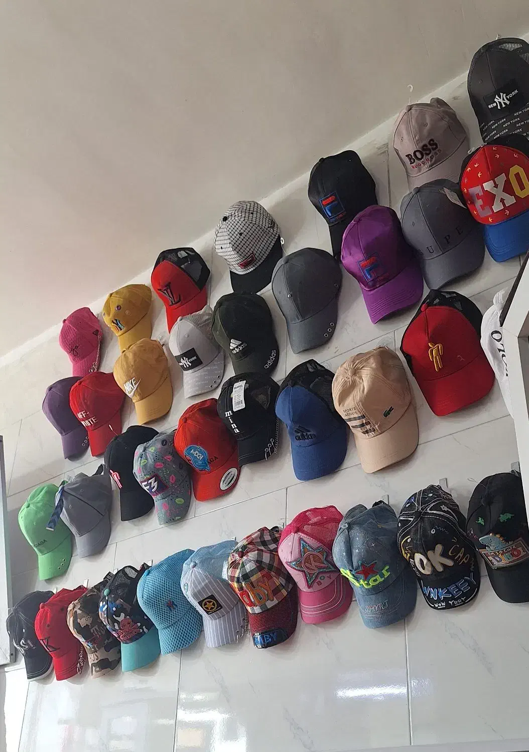 کلاه نو|لباس|بشاریات, |دیوار