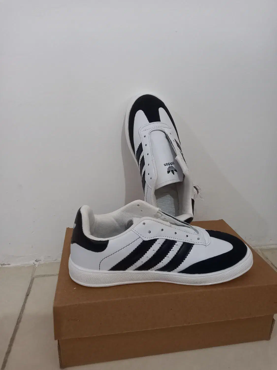 آدیداس فروش فوری|کیف، کفش، کمربند|پرند, فاز ۶|دیوار