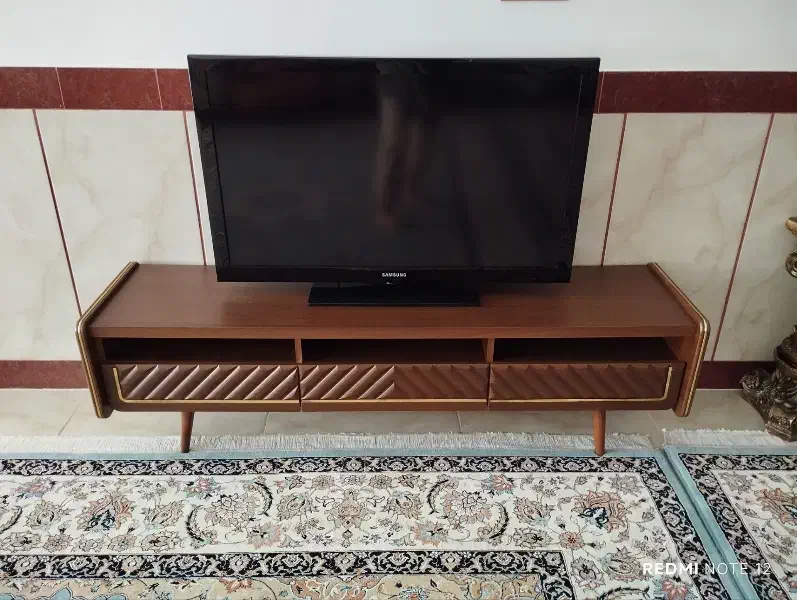 فروش مبل هفت نفره همراه با سه تخته فرش ۱۲ متری|مبلمان خانگی و میز عسلی|صحنه, |دیوار