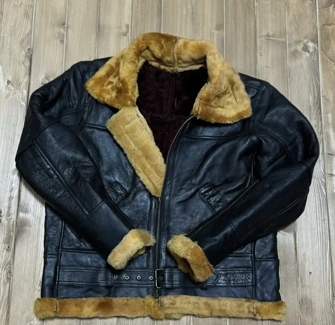 کت بوفالو تاناکورا|لباس|تهران, نیروی هوایی (پیروزی)|دیوار