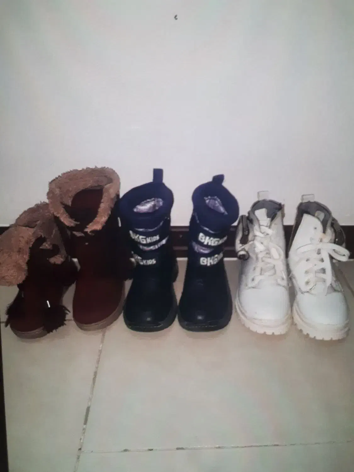 کتونی و بت بچه گانه|کفش و لباس بچه|رودهن, |دیوار