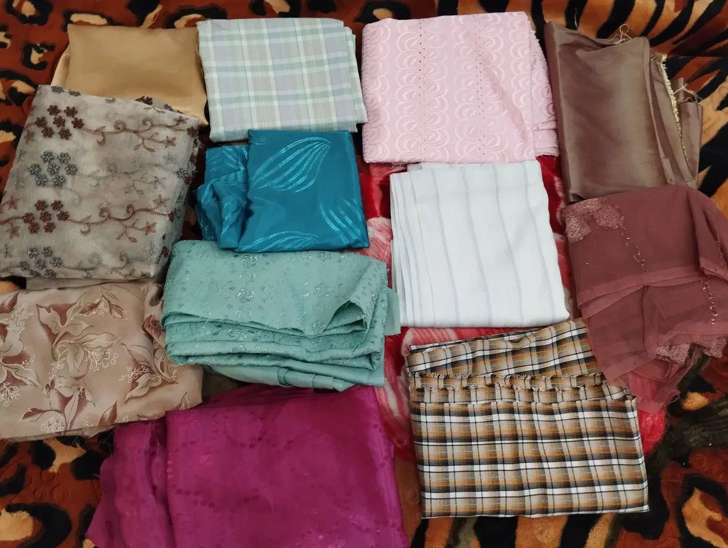 پارچه|لوازم خیاطی و بافتنی|لنجان, |دیوار