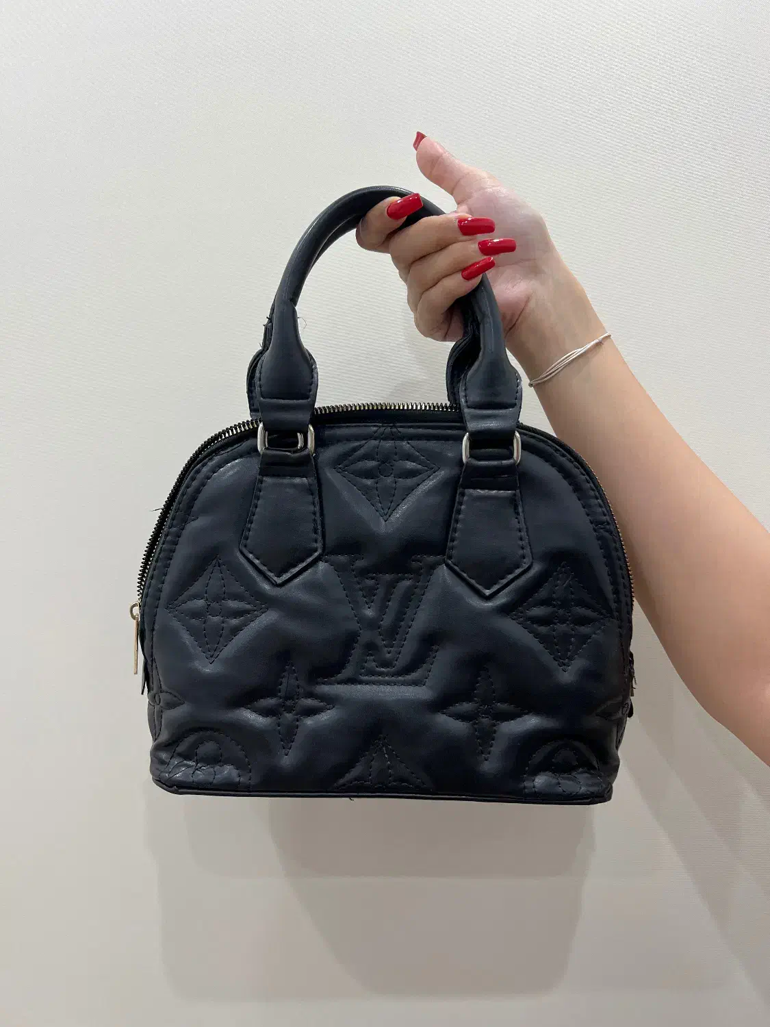 کیف دستی|کیف، کفش، کمربند|رشت, گلسار|دیوار