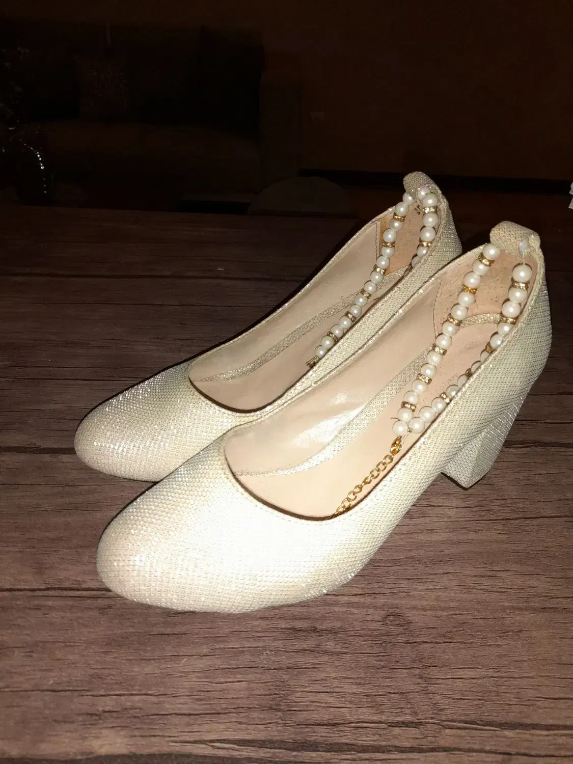 دو جفت کفش سفید و شیری سایز ۴۰|کیف، کفش، کمربند|بهار, |دیوار