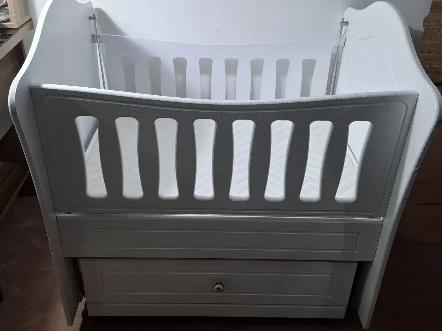 تخت نوزاد|اسباب و اثاث بچه|دماوند, دماوند|دیوار