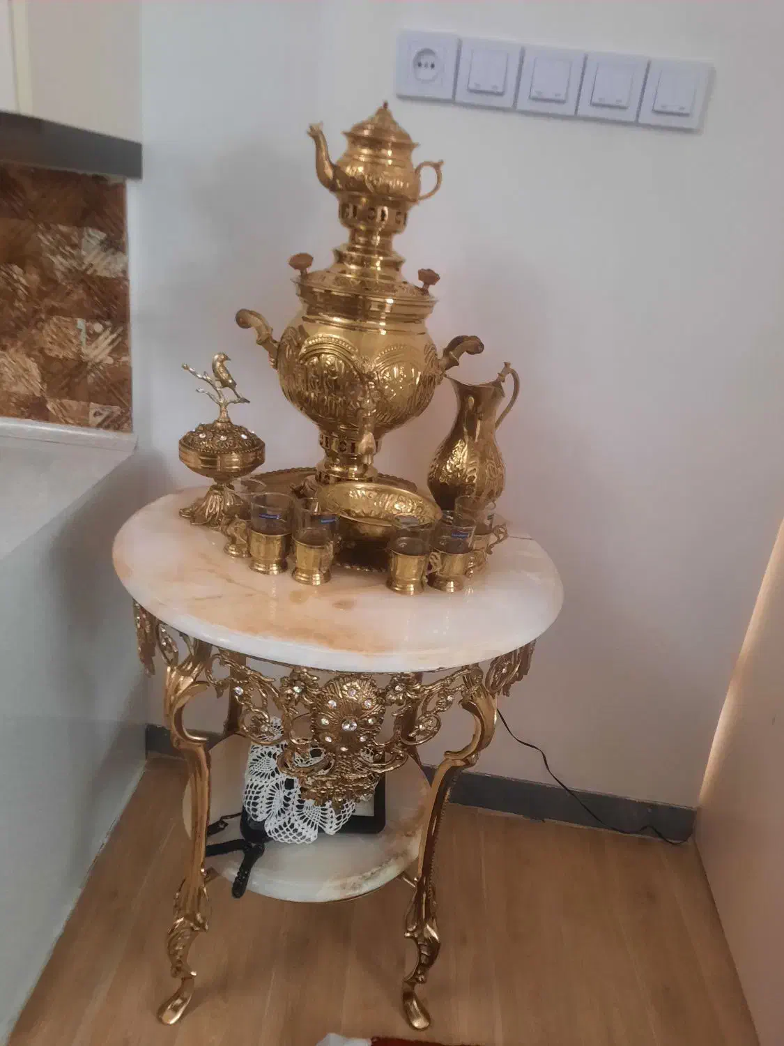 میز و سماور برنزی|صنایع دستی و سایر لوازم تزئینی|مرند, |دیوار