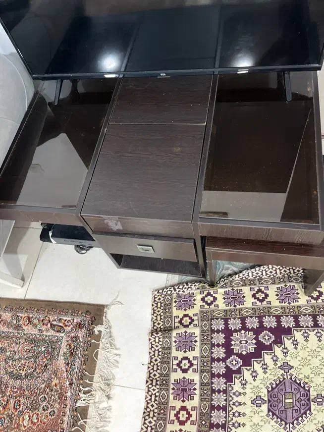 میز شیشه ای جلو مبلی|مبلمان خانگی و میز عسلی|بندر انزلی, میان پشته|دیوار