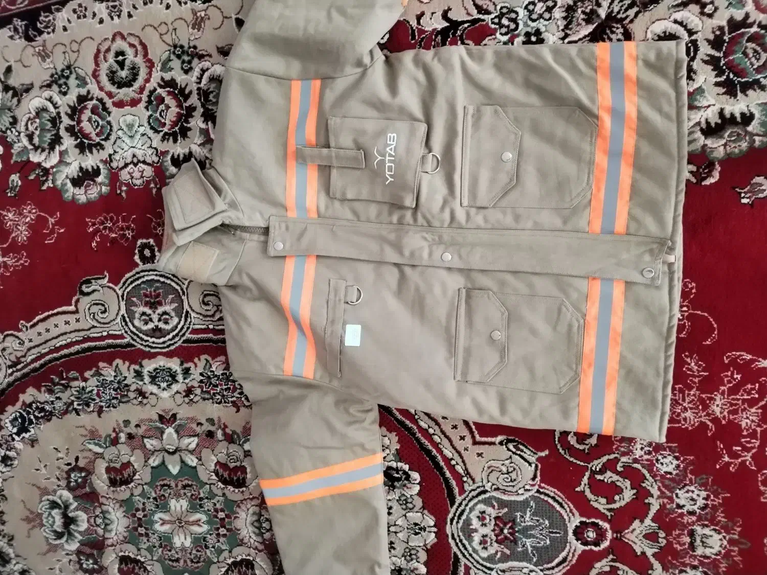 کاپشن|لباس|زرند, |دیوار