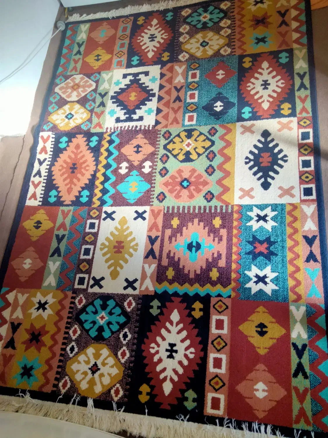 ۳ تخته فرش در حد نو|فرش|بندر انزلی, امامزاده|دیوار