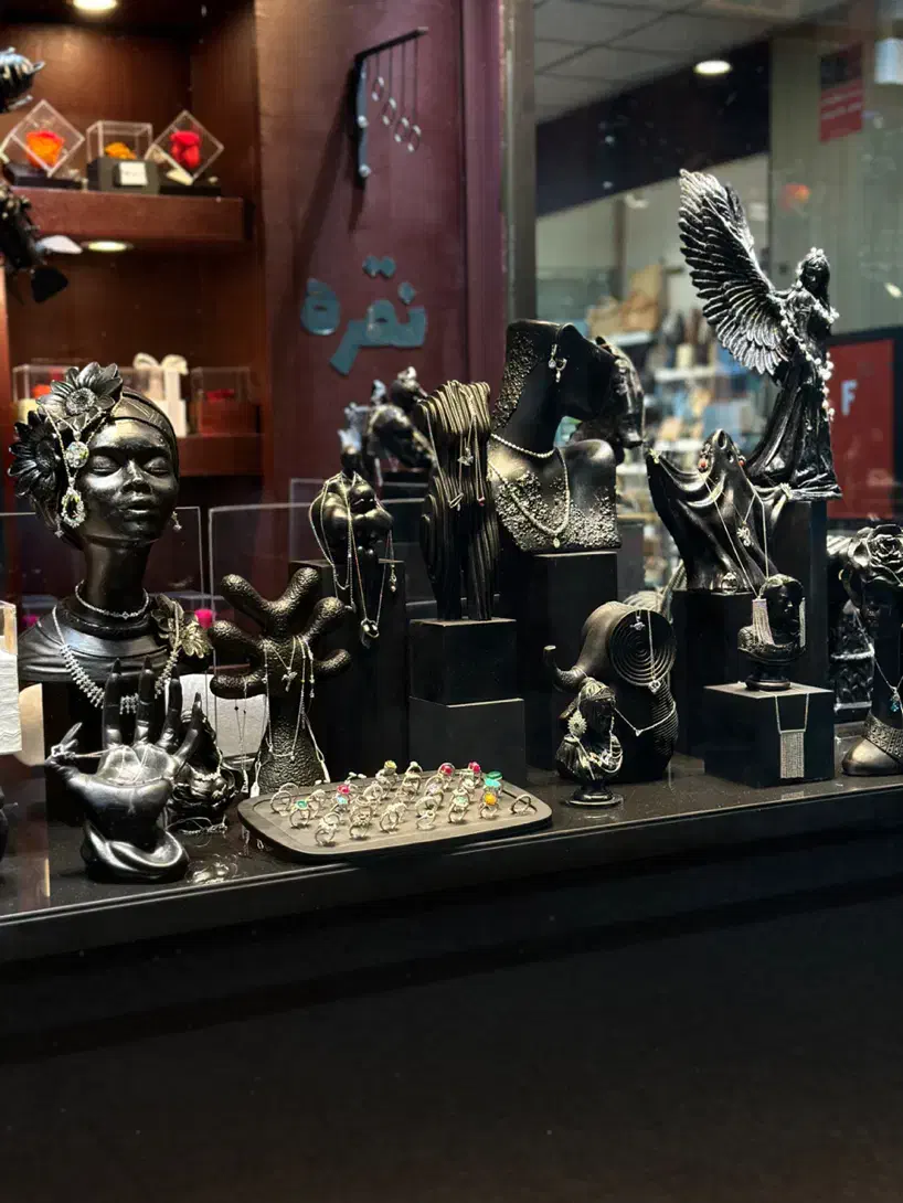 فروش مجسمه های ویترین طلا و نقره به علت جمع آوری|مجسمه، تندیس، ماکت|فردیس, نسترن غربی|دیوار