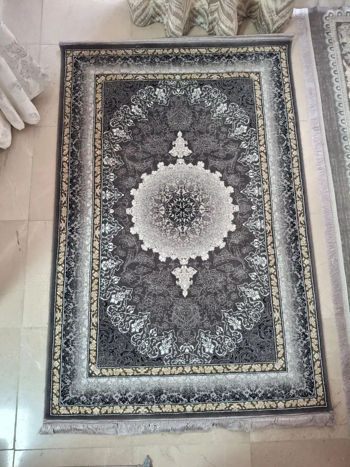 فرش یک در یک و نیم|فرش|تهران, شهمیرزادی|دیوار