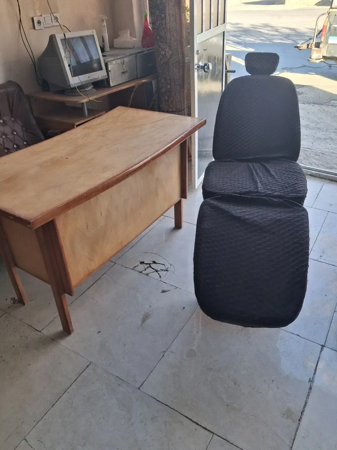 صندلی|آرایشگاه و سالن‌های زیبایی|نی‌ریز, |دیوار