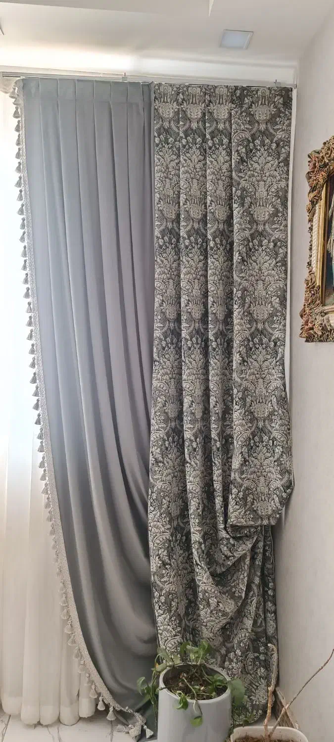 کنار پرده ای نگین کاری شده|پرده، رانر، رومیزی|زاهدان, |دیوار