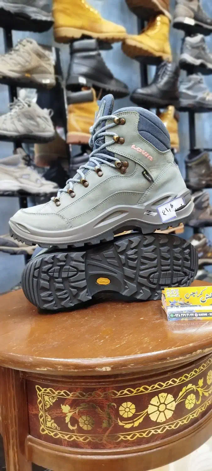 انواع کفش های کوهنوردی خارجی آبکند و در حد آبکند|کوهنوردی و کمپینگ|مشهد, نیزه|دیوار