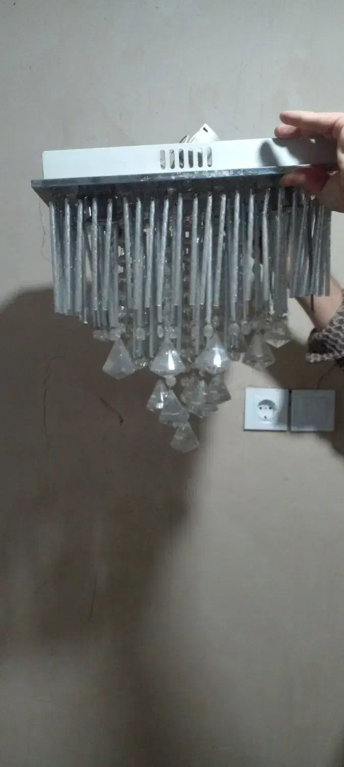 چند عددلوستر زیبا و بزرگ و کوچک سالم و بی عیب مفت|لوستر و چراغ آویز|سقز, |دیوار