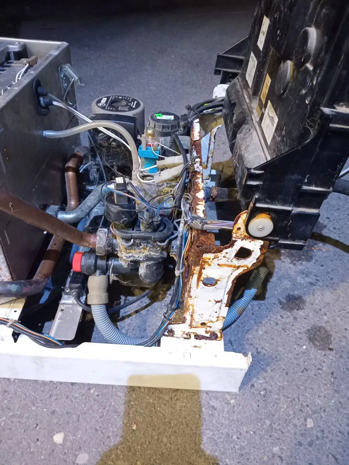 نصب ، تعمیر و سرویس پکیج شوفاژ گازی ، رادیاتور|خدمات پیشه و مهارت|رشت, یخسازی|دیوار