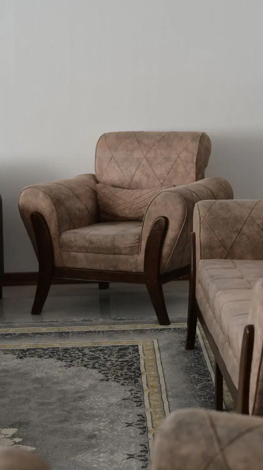 مبل|مبلمان خانگی و میز عسلی|باغ بهادران, |دیوار