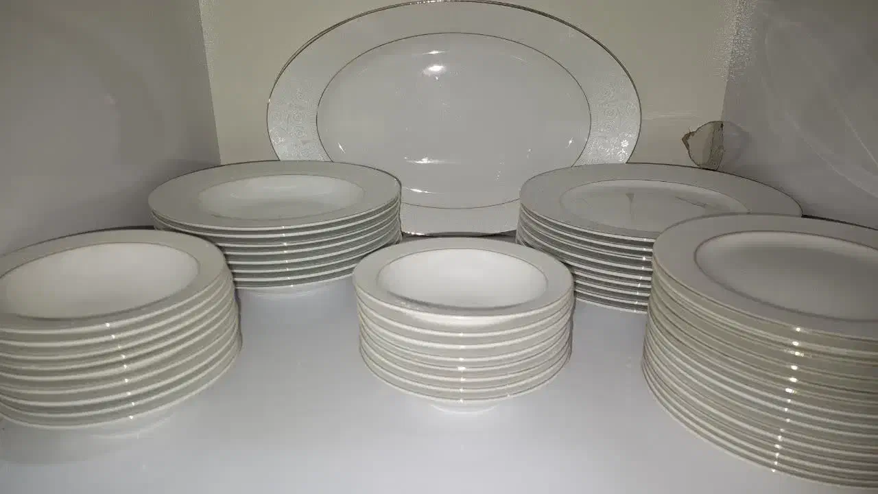 سرویس 18 نفره چینی زرین در حد نو|ظروف سرو و پذیرایی|الوند, |دیوار