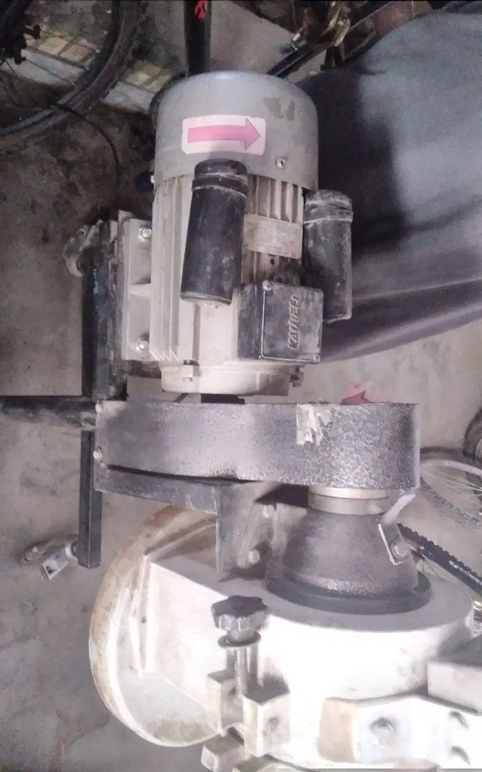 فروش یک عدد آسیاب توس شکن ۲۵۰۰ همراه عرقگیر|ماشین‌آلات صنعتی|زاهدان, |دیوار