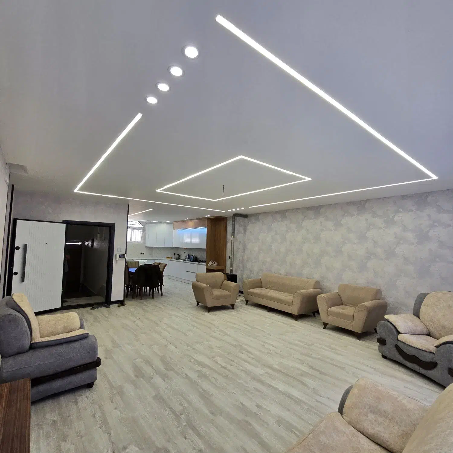 استخدام برقکار نیمه ماهر|استخدام معماری، عمران و ساختمانی|شاهین‌شهر, عطار|دیوار