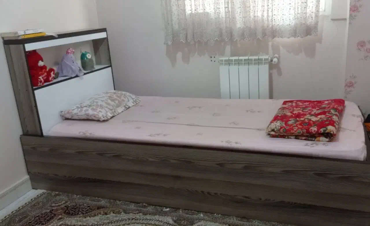 تخت و میز تحریر|تخت و سرویس خواب|تهران, گلچین|دیوار