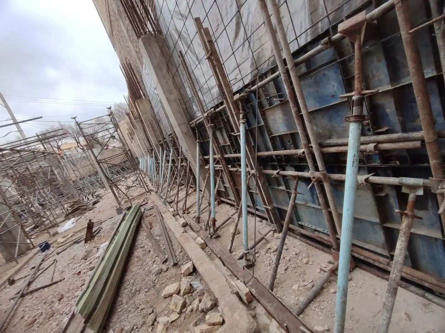 اجرای کارهای آرماتوربندی و قالببندی|خدمات پیشه و مهارت|ابریشم, |دیوار