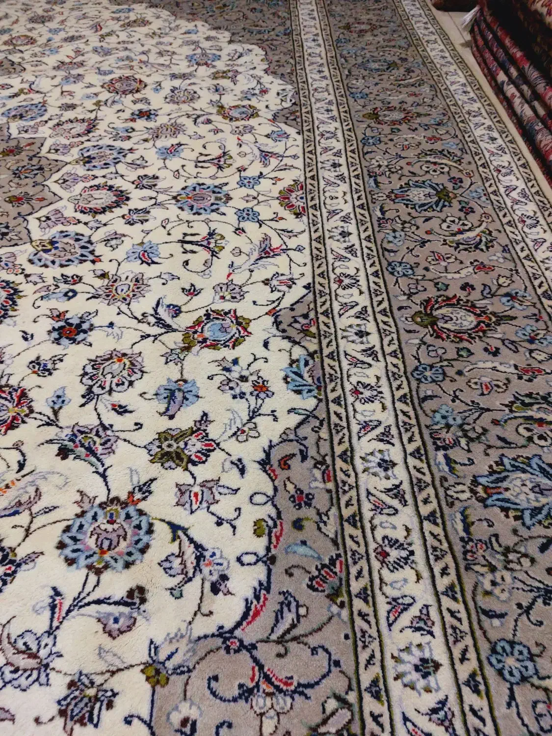 فرش ۱۲متری کاشان کرم ،کیفیت عالی وافت قیمت کرده|فرش|تهران, بازار|دیوار