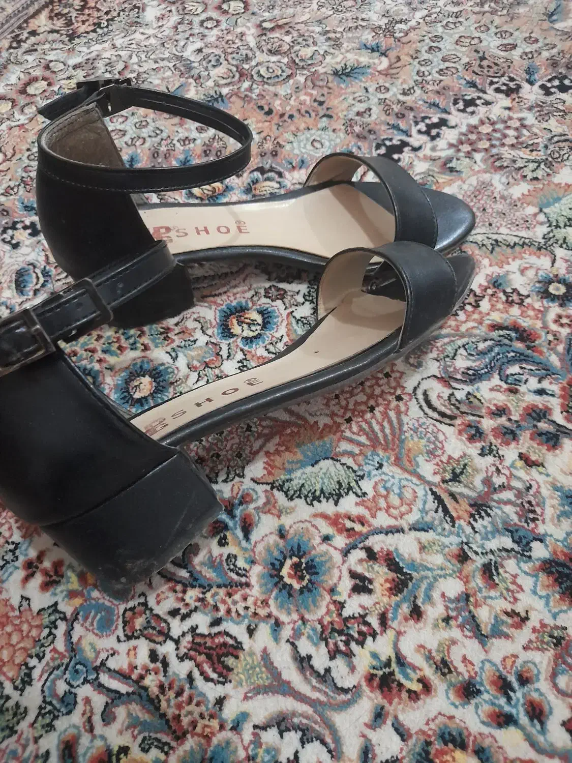 هر جفت کفش ۲۰۰ تومان|حراج|بناب, |دیوار