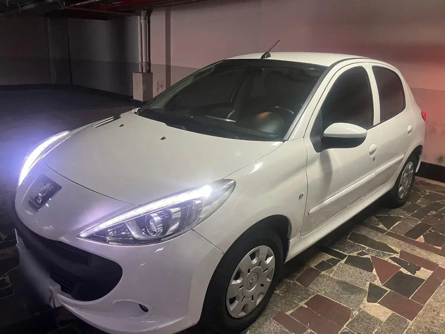 پژو ۲۰۷ مدل ۱۴۰۲ سقف فلز دنده|خودرو سواری و وانت|تهران, حسین‌آباد|دیوار