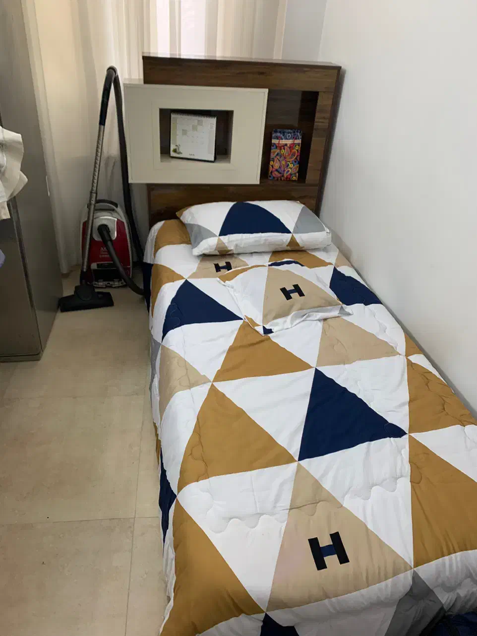 تخت یک نفره نو به همراه تشک نو و کنار تختی|تخت و سرویس خواب|آمل, |دیوار