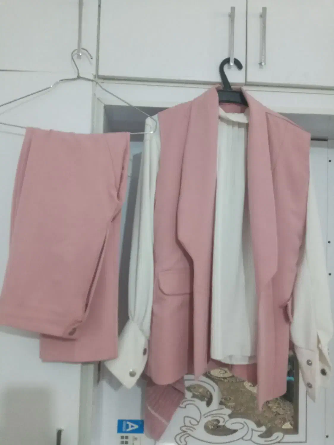 کت شلوار|لباس|نیشابور, خط کاشمر|دیوار