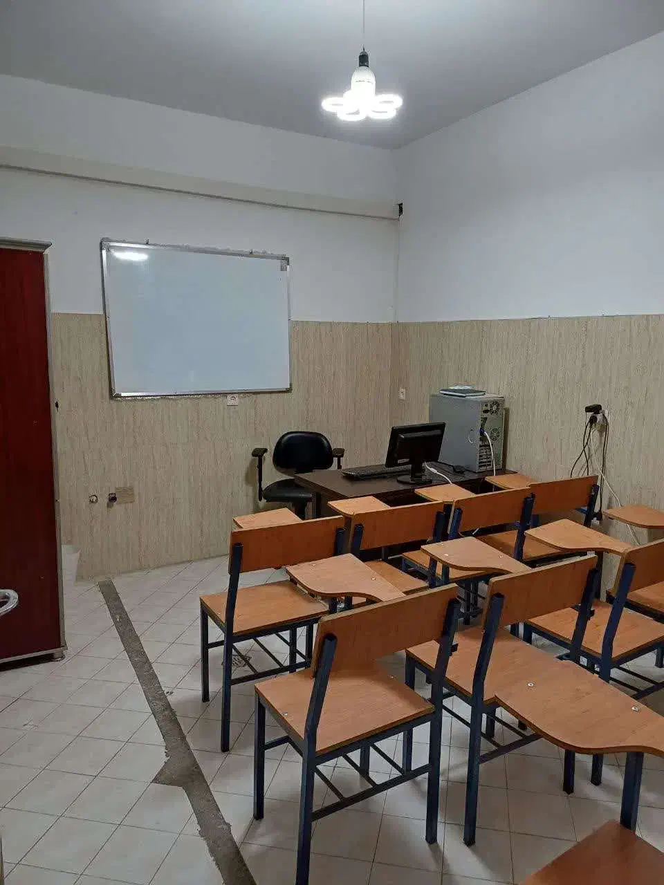 اجاره کلاس و فضای آموزشی با تجهیزات|اجارهٔ کوتاهمدت دفتر کار و فضای آموزشی|ری, اقدسیه|دیوار