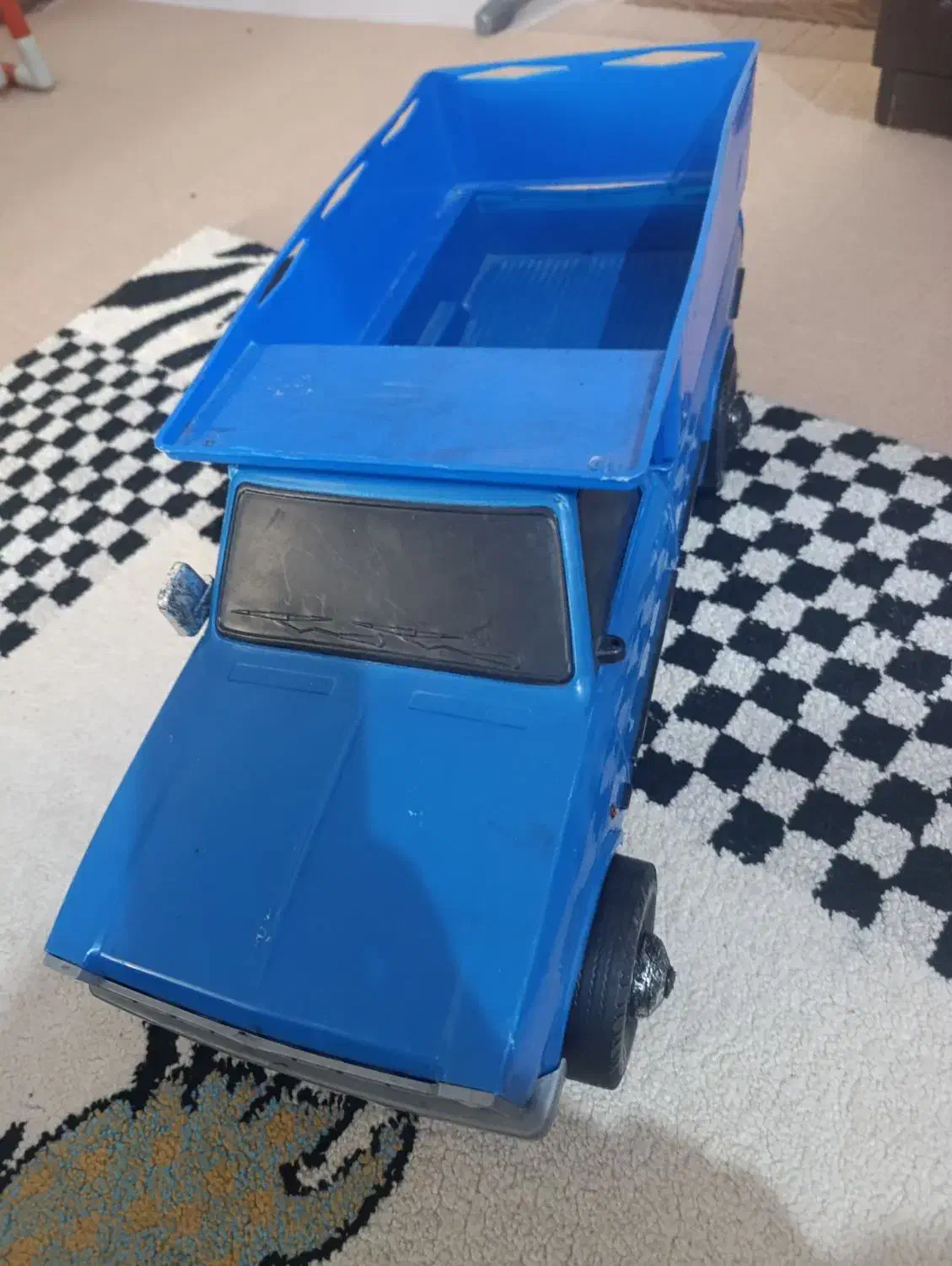 نیسان ابی بازی|اسباب‌‌بازی|میانه, |دیوار