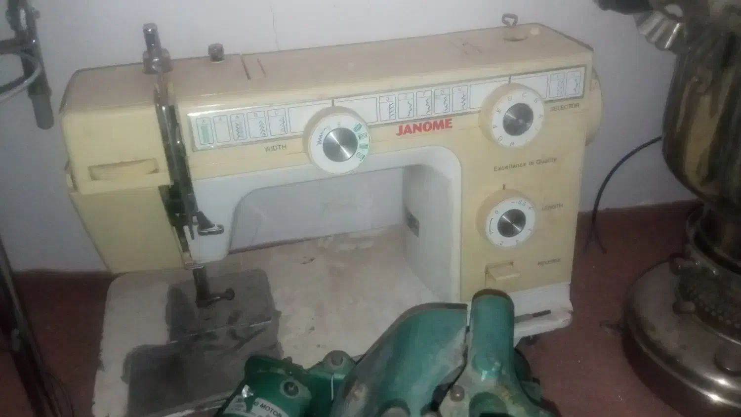 چرخ خیاطی ژانومه ۳۹۹|چرخ خیاطی و ریسندگی|سبزوار, کهنه آب|دیوار