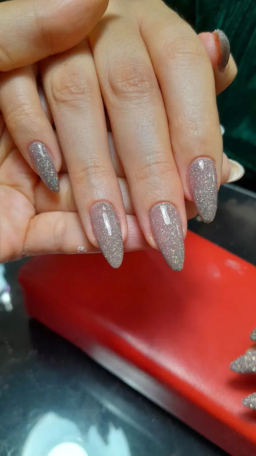 خدمات تخصصی کاشت ناخن با تخفیف ۵۰ درصدی|خدمات آرایشگری و زیبایی|بروجرد, |دیوار