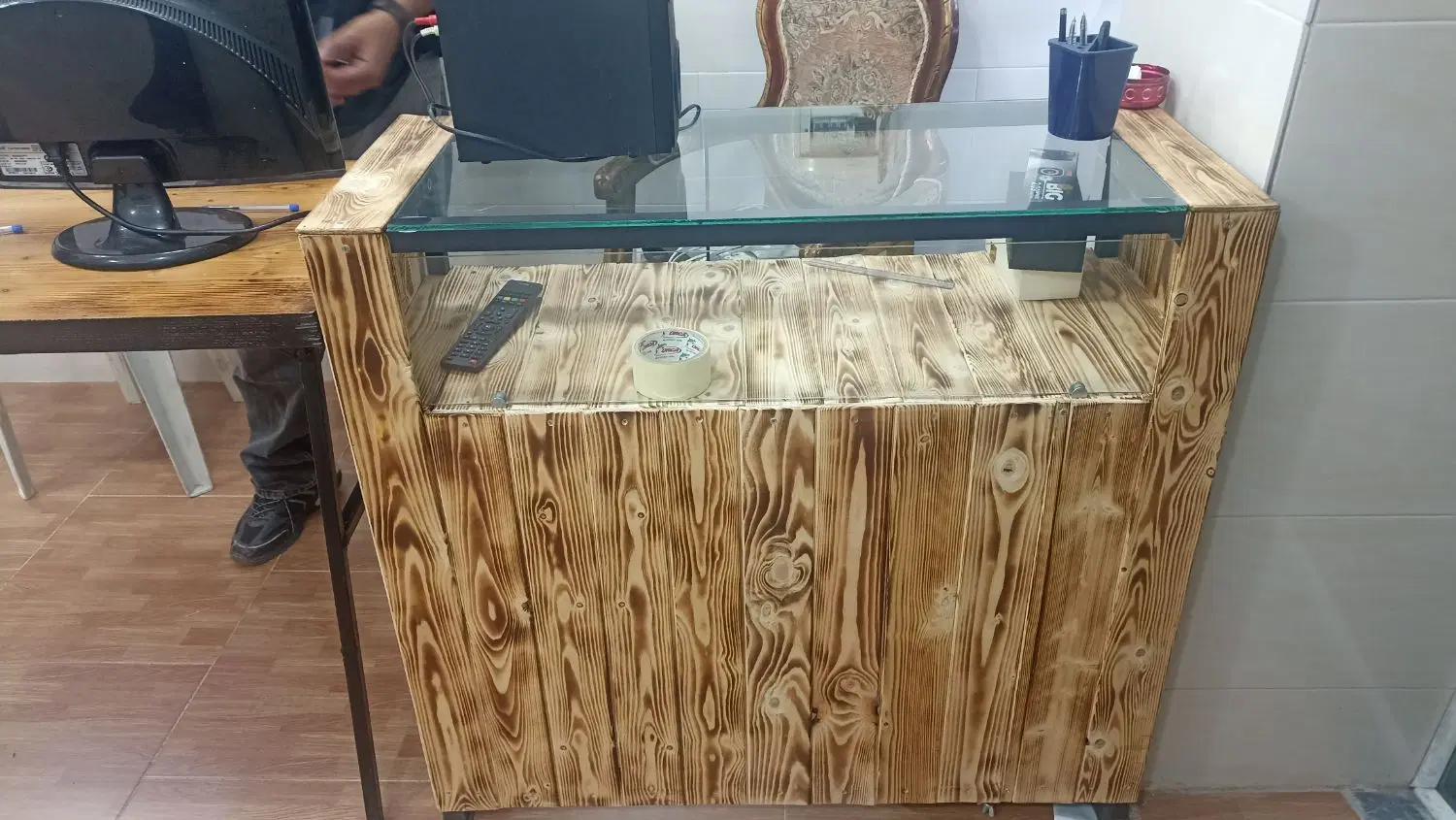 میز|فروشگاه و مغازه|صومعه‌سرا, |دیوار
