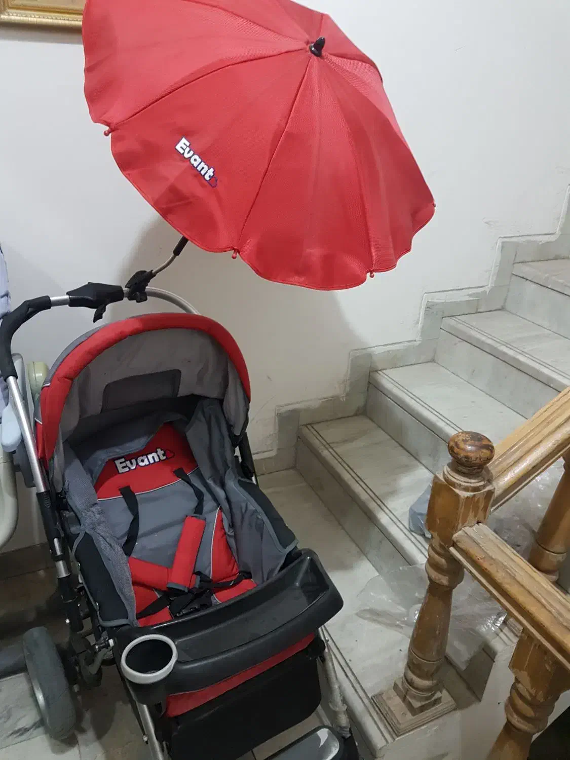 کالسکه وکریر وصندلی غذا بچه|تخت و صندلی بچه|شاهینشهر, برخوار غرب|دیوار